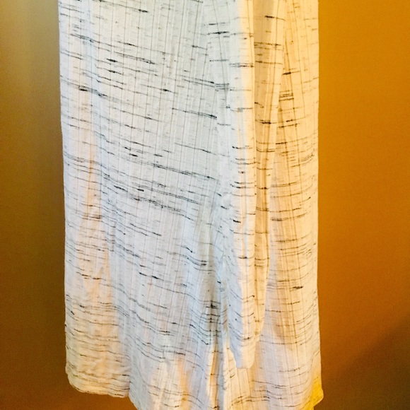 3 / $25 Long sleeved THYME maternity top - Picture 3 of 5